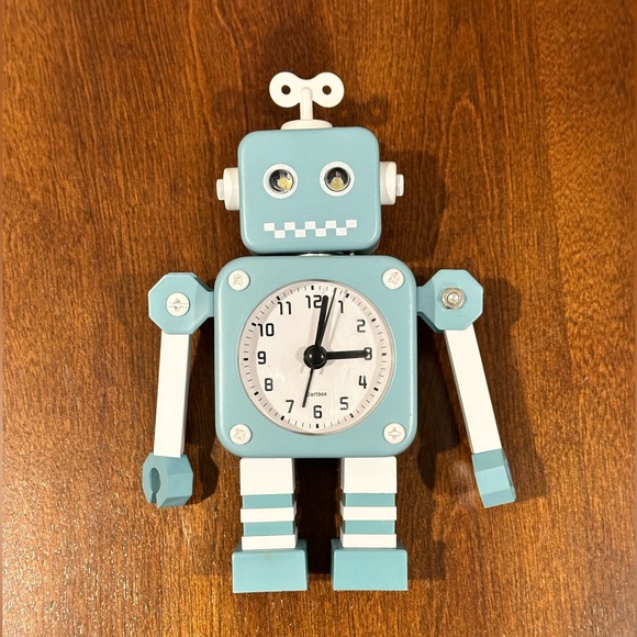 Robot Alarm Clock, Stainless Metal Desktop Creative Clock with Flashing Eyes - Picture 10 of 11